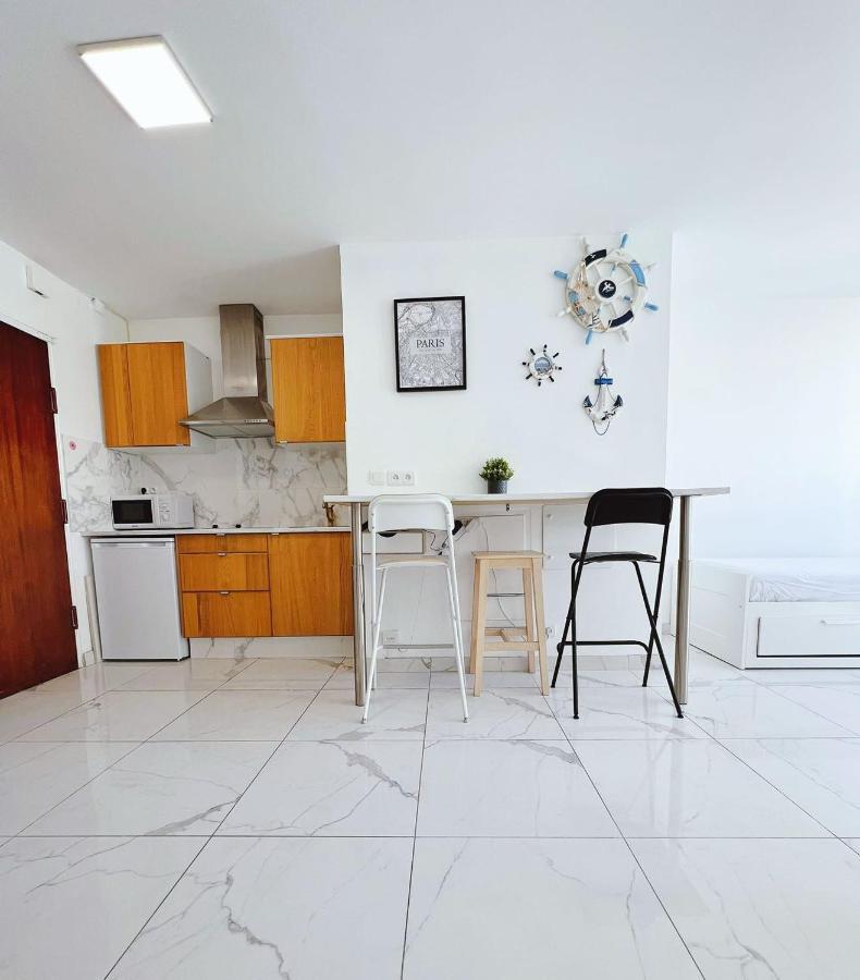 Apartment Near Subway And Supermarket パリ エクステリア 写真